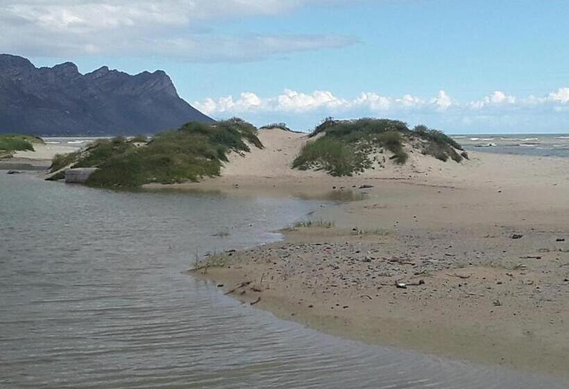 膳宿费 Beach Haven Sea Views, Fritzandi, Strand, Cape Town