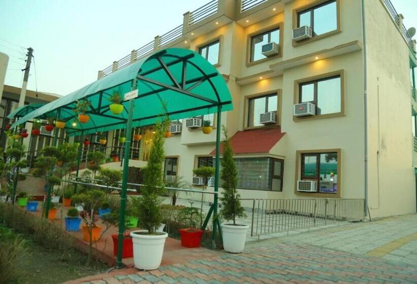 호텔 Holiday Resort