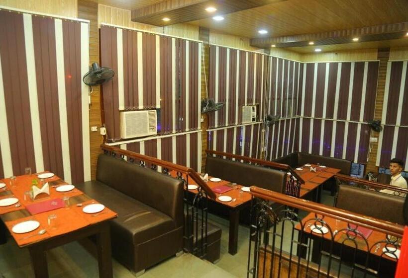 호텔 Holiday Resort