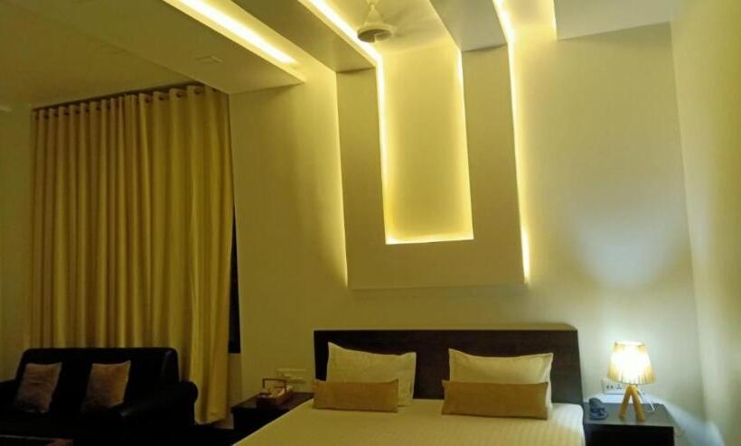 호텔 Nilima Palace