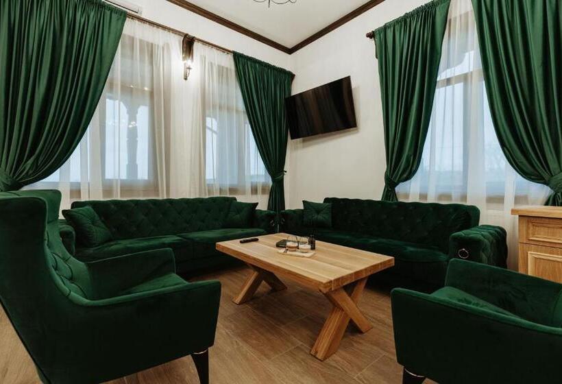 مبيت وإفطار Pensiunea Tara Codrului