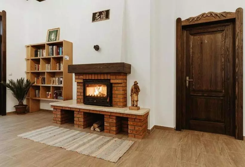 Aamiaismajoitus (B&B) Pensiunea Tara Codrului