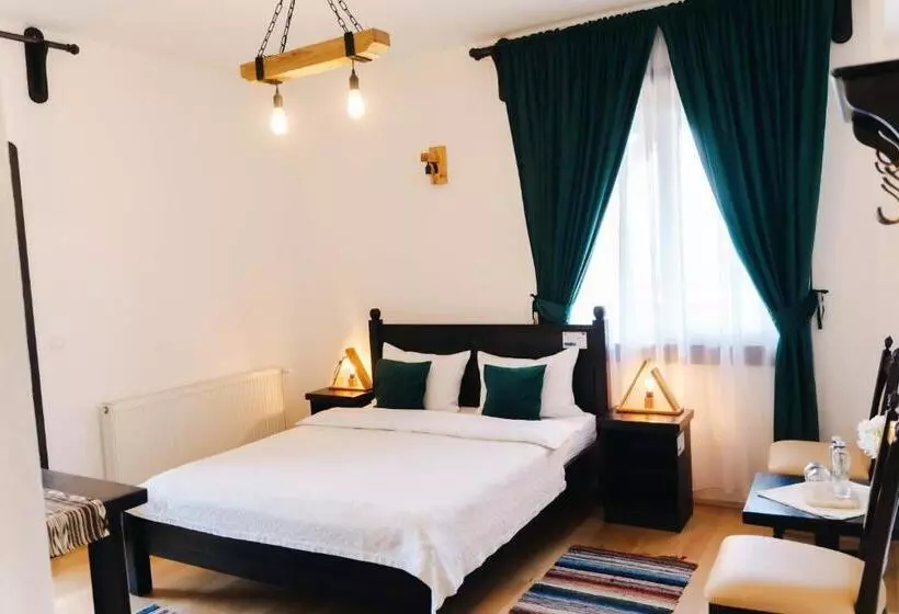 Aamiaismajoitus (B&B) Pensiunea Tara Codrului