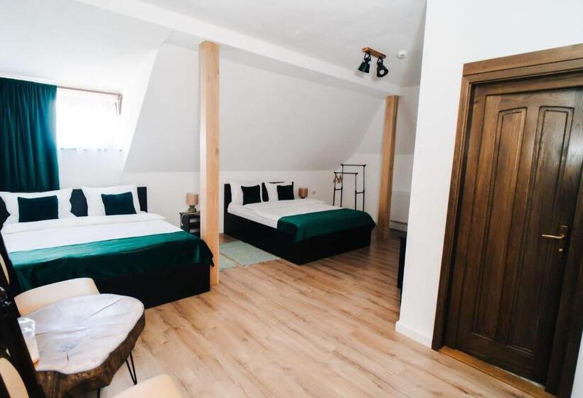 مبيت وإفطار Pensiunea Tara Codrului