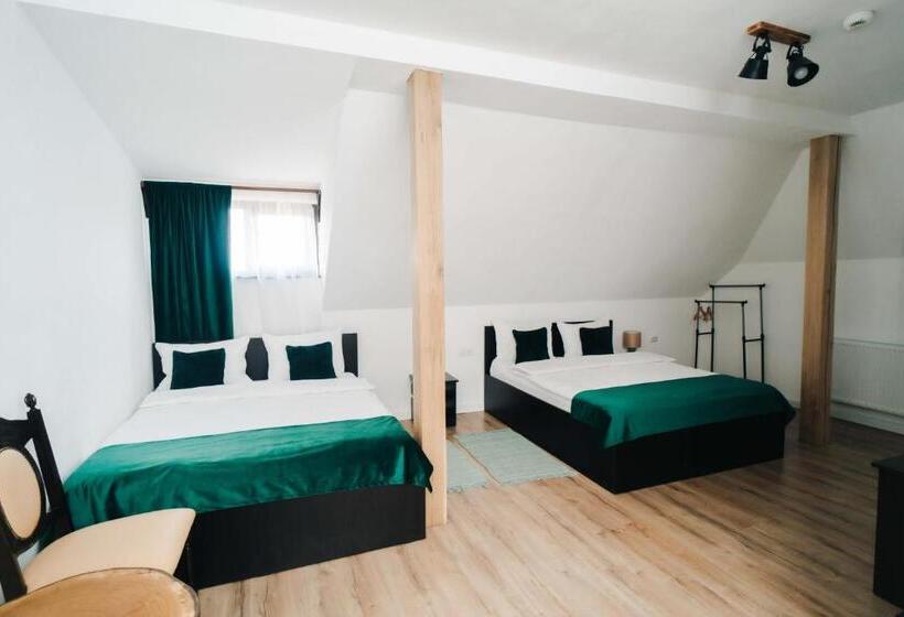 مبيت وإفطار Pensiunea Tara Codrului