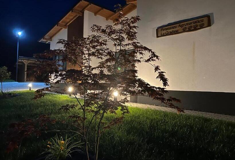 בית מלון כפרי Agropensiunea La Gradina