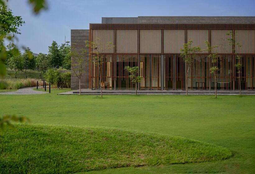 בית מלון כפרי Mysa Zinc Journey By The Fern, Nani Devati