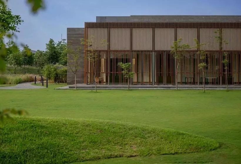 Hotelli Mysa Zinc Journey By The Fern, Nani Devati