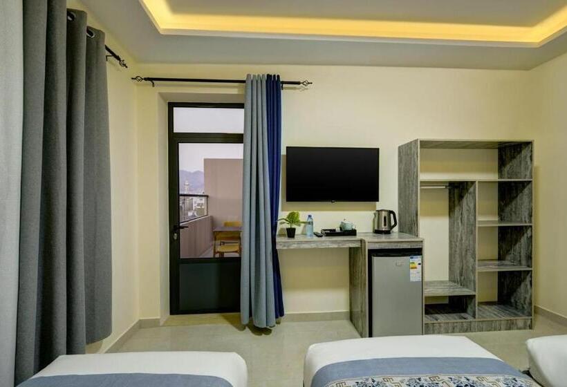 Hotel Three Palms Suites