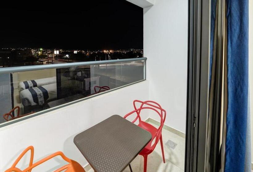 Hotel Three Palms Suites