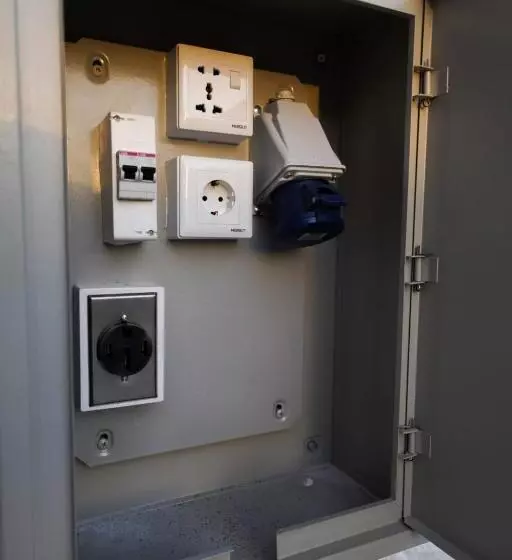 هتل Three Palms Suites