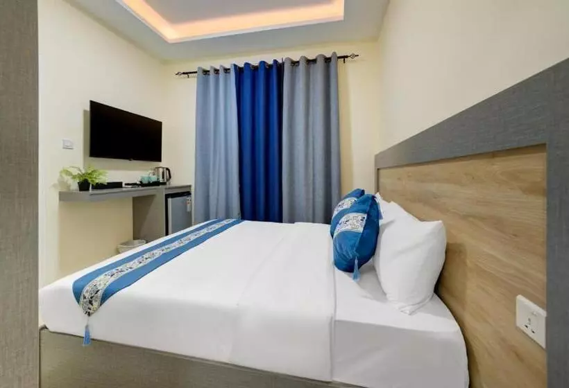 هتل Three Palms Suites