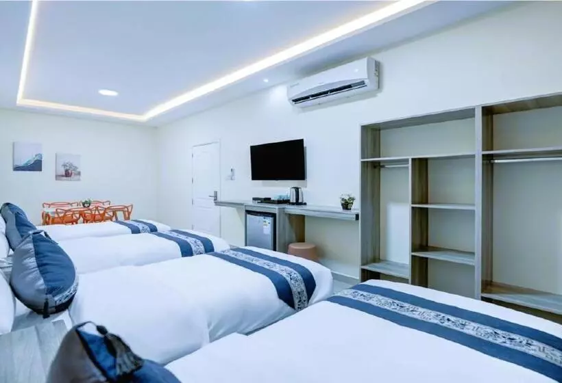 هتل Three Palms Suites