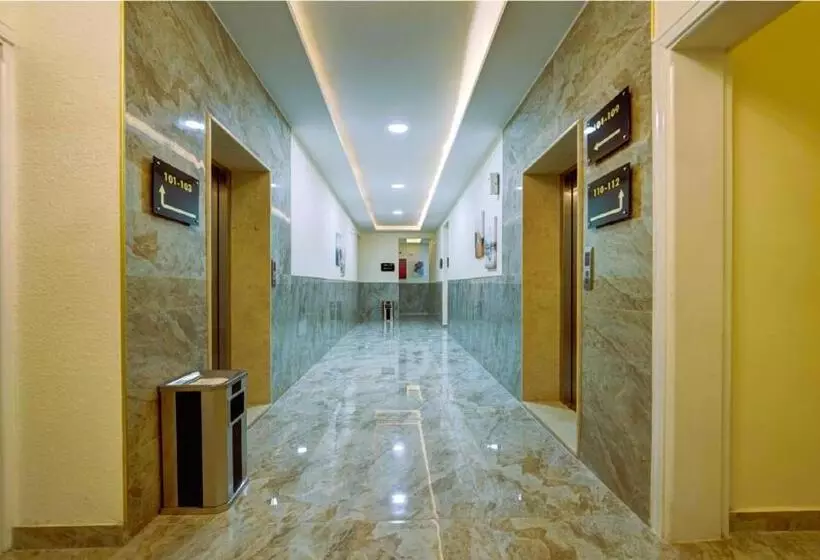 هتل Three Palms Suites