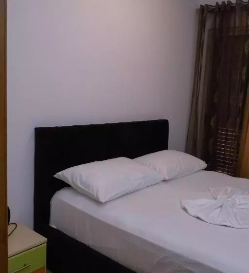 ペンション Albjona Guesthouse