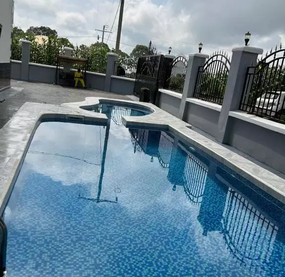 پانسیون Deluxe Mansion