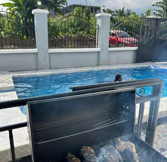 پانسیون Deluxe Mansion