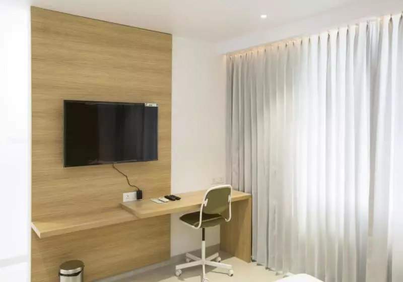 Hotelli Ocean Breeze Stay And Relax