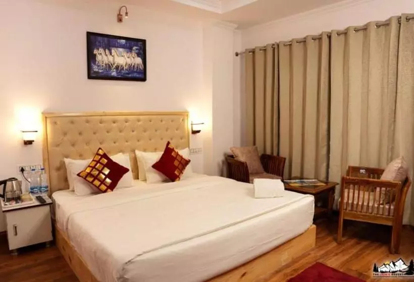 ホテル The Jains Resort