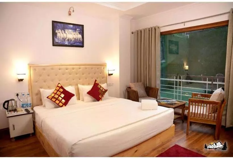 ホテル The Jains Resort