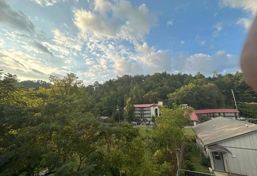 Отель Timber Ridge Lodge Gatlinburg