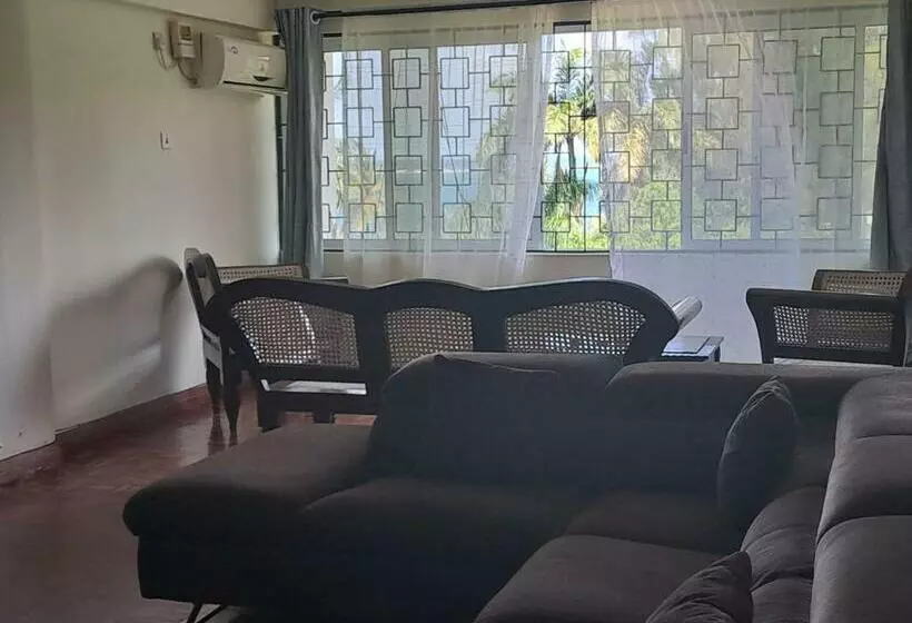 هتل کپسول The Beachfront Homestay Nyali