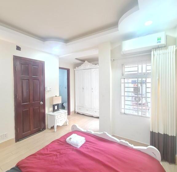 The Hidden Hogwarts   Nearly Bùi Viện Walking Street