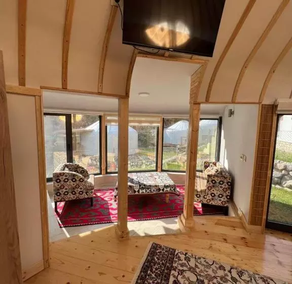 تختخواب و صبحانه Rahmat Yurts