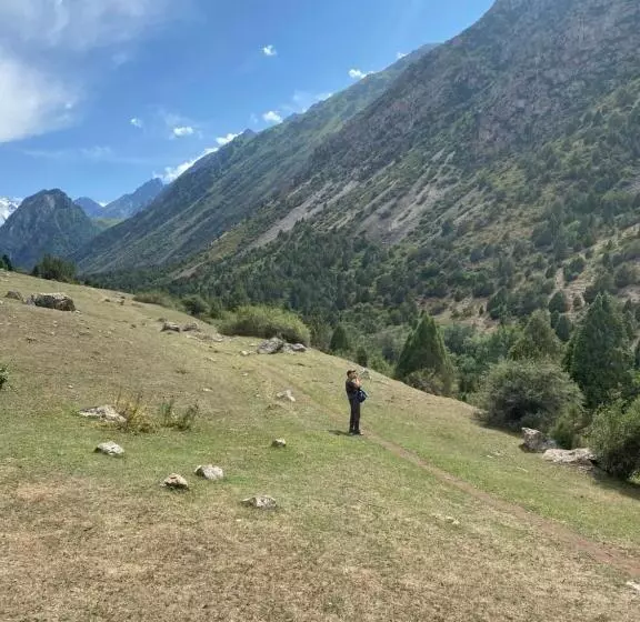 تختخواب و صبحانه Rahmat Yurts