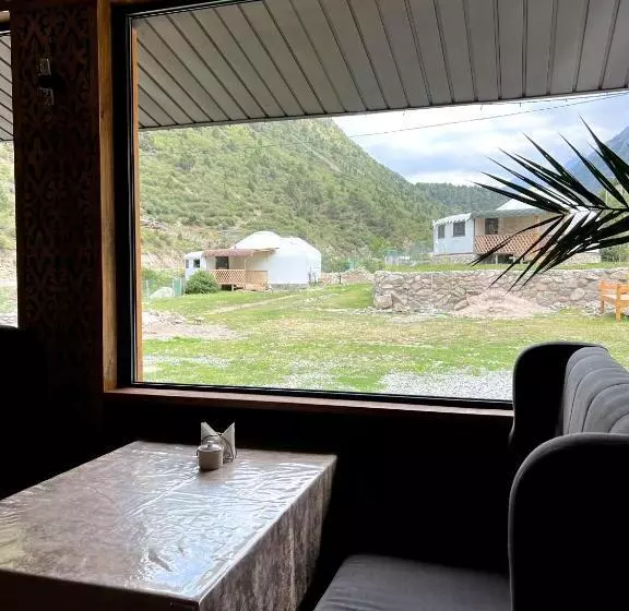 تختخواب و صبحانه Rahmat Yurts