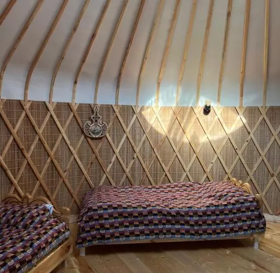 تختخواب و صبحانه Rahmat Yurts