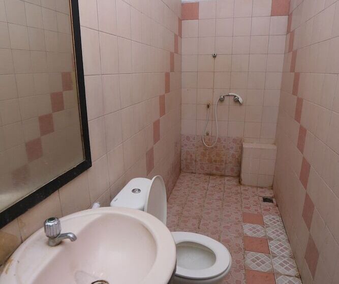 Collection O 92739 Hotel Pintu Besar Near Pancoran Chinatown Point