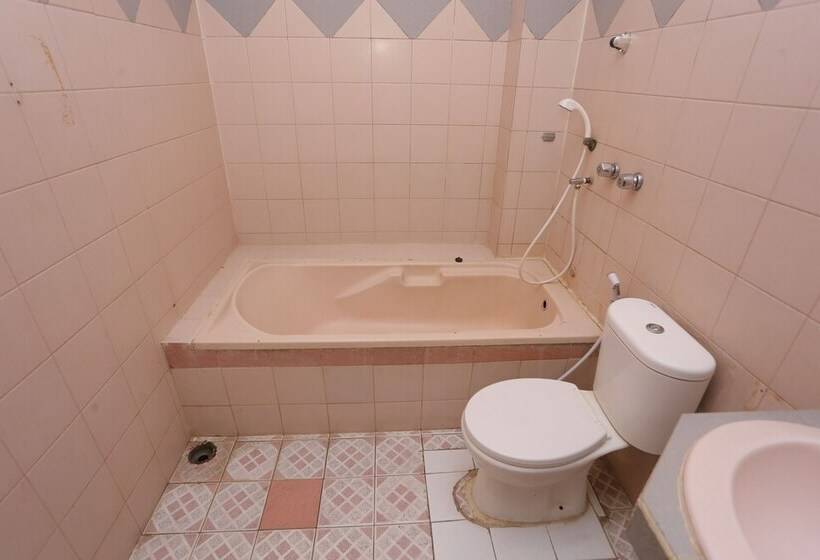 Collection O 92739 Hotel Pintu Besar Near Pancoran Chinatown Point