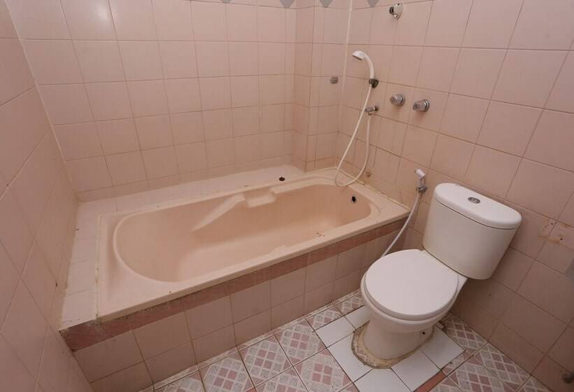 Collection O 92739 Hotel Pintu Besar Near Pancoran Chinatown Point