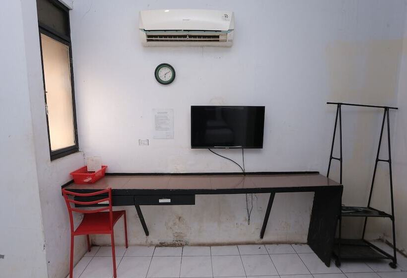 Collection O 92739 Hotel Pintu Besar Near Pancoran Chinatown Point