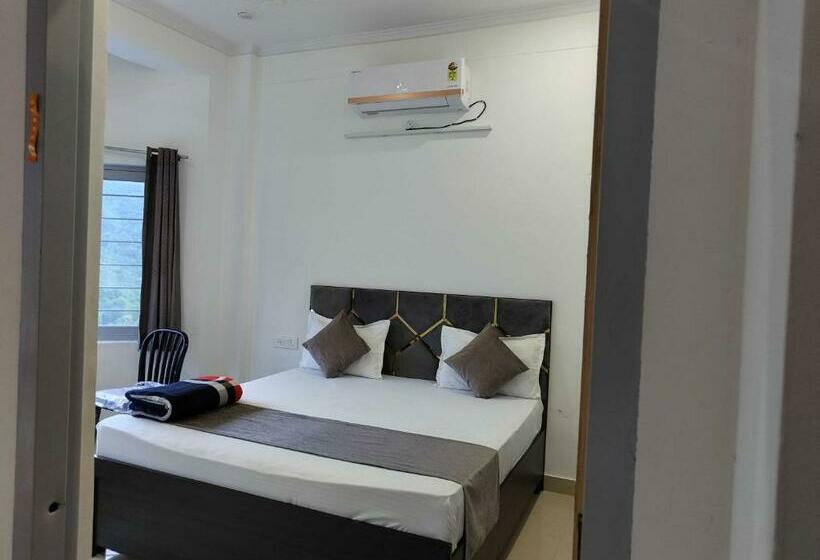 Отель Oyo Komfy Stayz