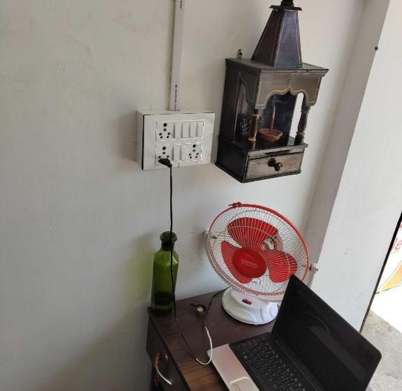 Отель Oyo Komfy Stayz