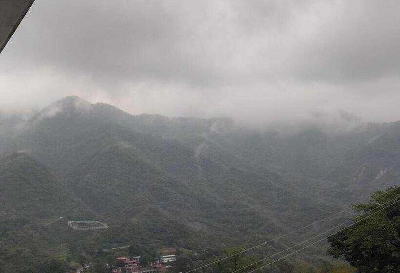 Отель Oyo Komfy Stayz