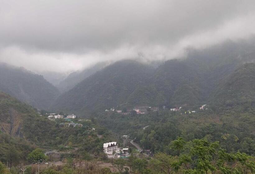 Отель Oyo Komfy Stayz