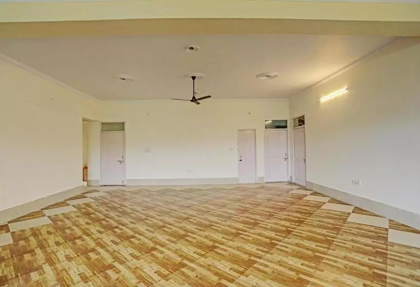 Oyo Flagship Hotel Jagdambey Residency