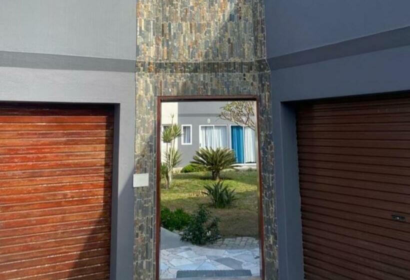 پانسیون The Meer Guesthouse & Self Catering