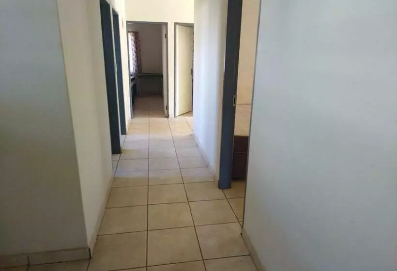 ホテル Kungwini Academy Centre