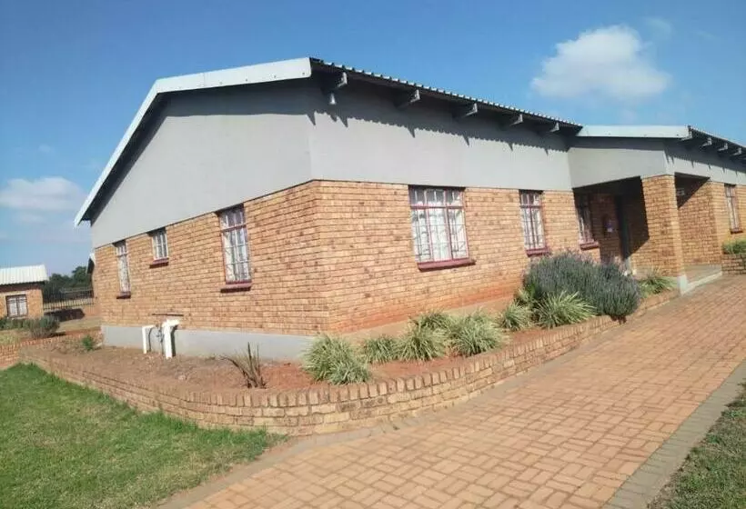 ホテル Kungwini Academy Centre