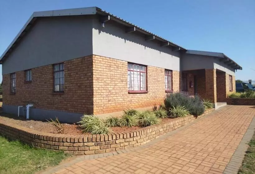 ホテル Kungwini Academy Centre