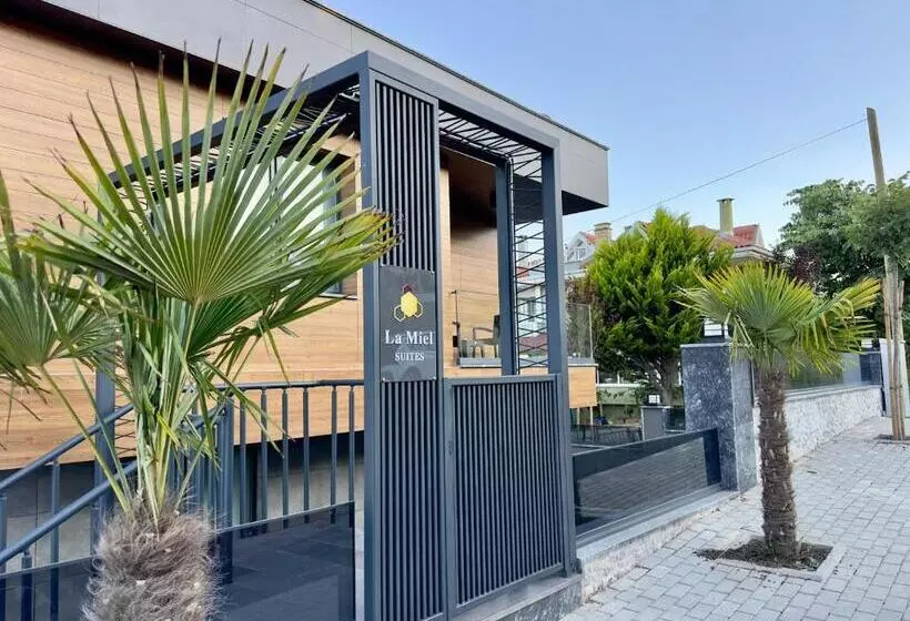 Hotelli La Miel Suites