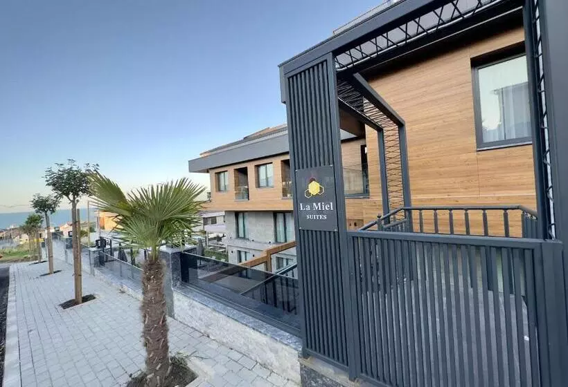 Hotelli La Miel Suites