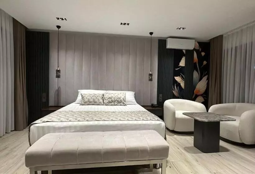 Hotelli La Miel Suites