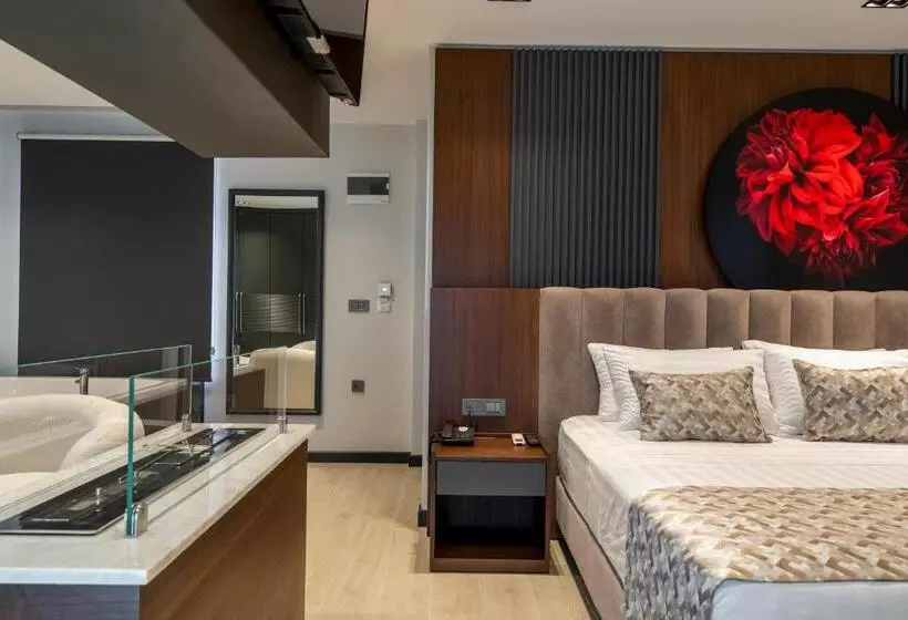 Hotelli La Miel Suites