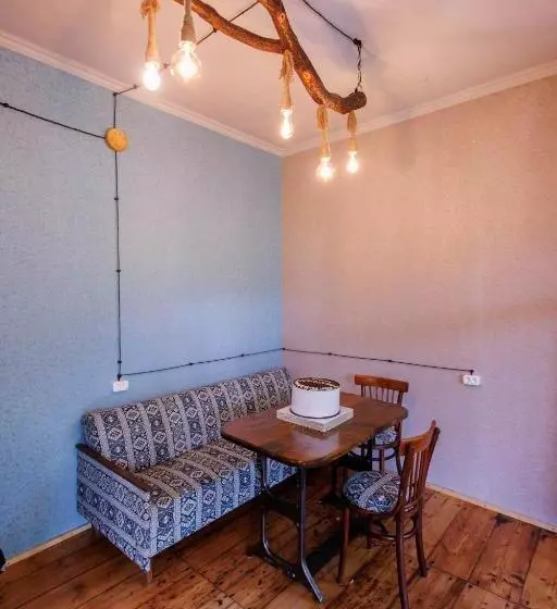 ペンション Melqonyan S Guest House & Coffee