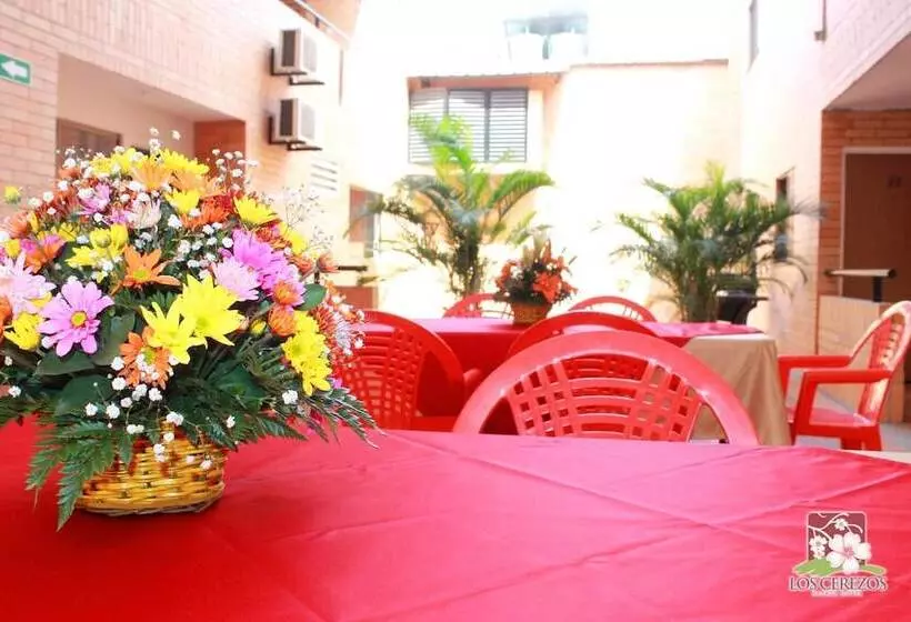 Apartahotel Los Cerezos